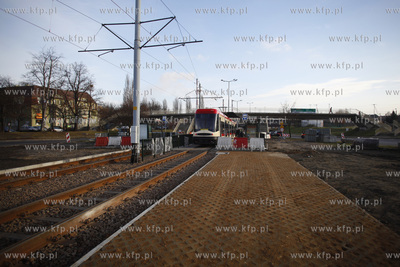 Gdańsk. Próbny przejaz tramwaju po zmodernizowanym...