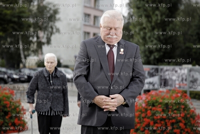 Gdansk. Pomnik Poleglych Stoczniowcow. Lech Walesa...