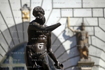 Fontanna Neptuna na Dlugim Targu w Gdansku. Neptun...