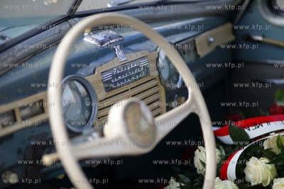 Zabytkowy samochod marki Warszawa, ktora jezdzil Karol...