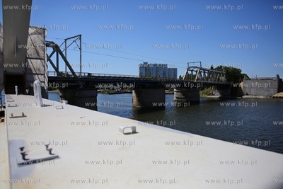Gdańsk. Budowa mostu kolejowego na Martwej Wiśle.
03.07.2015
fot....