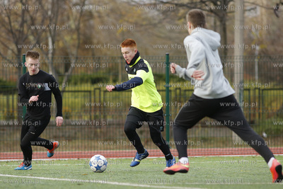 Gdansk Zaspa. Pilkarski turniej dzikich druzyn Do przerwy...
