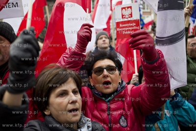 Gdańsk. Długi Targ. Demonstracja przeciwko rządom...