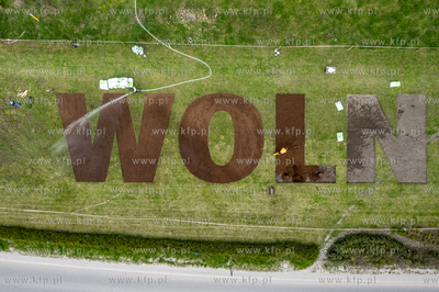 W pasie zieleni biegnącym przy dawnej Stoczni Cesarskiej...