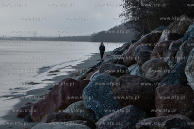 Gdynia  Orłowo. Morze znowu zabrało plażę w Orłowie....