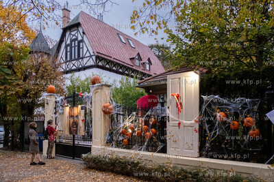 Gdańsk Wrzeszcz, ul. Jaśkowa Dolina. Nz. Halloweenowe...