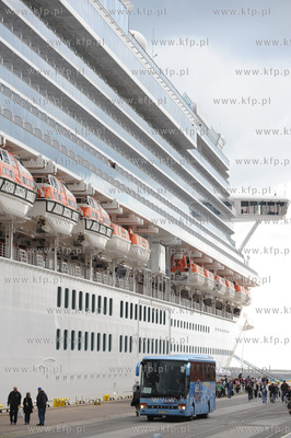 Wycieczkowiec Emerald Princess jest najwiekszym statkiem...