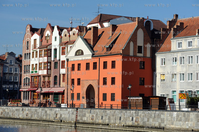 Gdansk, Rybackie Pobrzeze. Gotycka Brama Swietojanska...