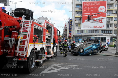 Gdansk. Wypadek dwoch aut na skrzyzowaniu ulic Grunwaldzkiej...