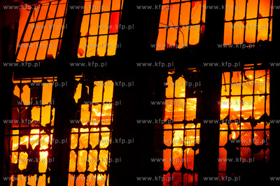 Gdansk. Pozar znajdujacej sie na terenie Stoczni Gdanskiej...