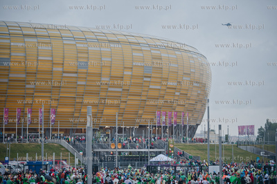 Gdansk Arena. Kibice wchodza na mecz mistrzostw Europy...