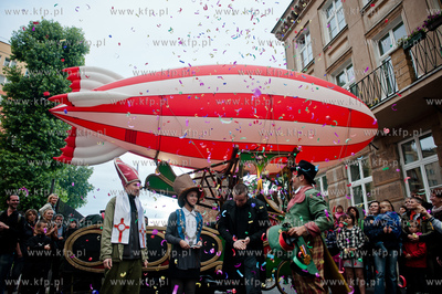 Gdansk. Ul. Rzeznicka. FETA - XVI Miedzynarodowy Festiwal...
