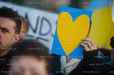 Gdansk. Pikieta osob solidarnych z Ukraina, zorganizowana...