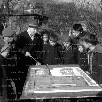 Omawianie strategii przed meczem. (lata60).
1966
0002285z
Fot....