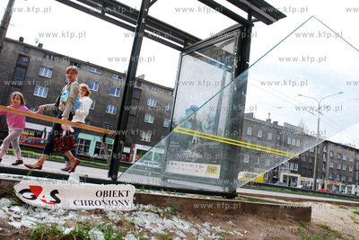 Zdemolowany przystanek ZKM przy ul. Morskiej w Gdyni

28.04.2007

Fot....