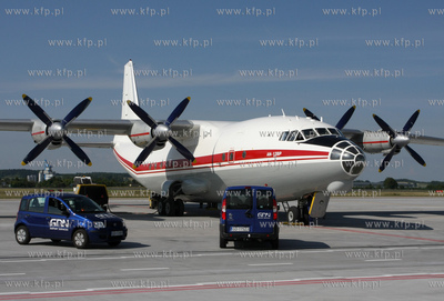 Gdansk, Rebiechowo. Nz. Antonov An-12BP linii Meridian...