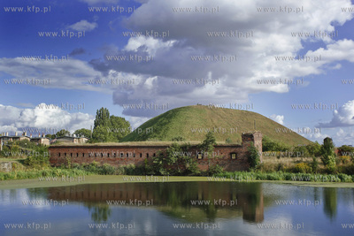 Bastion Zubr to jeden z czternastu podobnych bastionow,...
