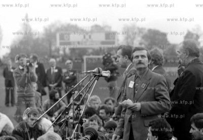 Delegacja Solidarnosci na stadionie klubu Hutnik na...