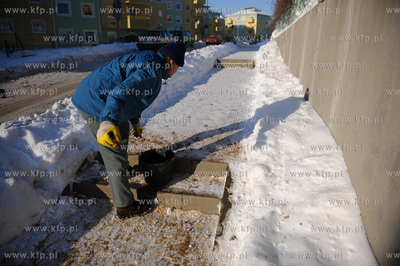 Gdansk Ujescisko. Nz. poranne odsniezanie chodnikow
14.01.2010
fot....