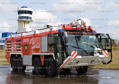 Gdansk, Rebiechowo. Nz. Szkolenie sie Lotniskowej Strazy...