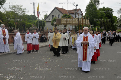 Procesja Bozego Ciala przeszla ulicami Pelplina.  03.06.2010...