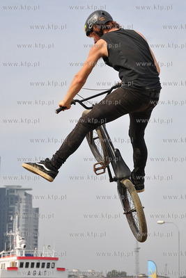 BMX Dirt Jumping - przed Akwarium Gdynskim na Molo...