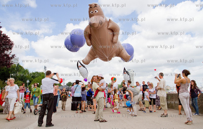Parada z okazji zaplanowanej na 3 sierpnia premiery...