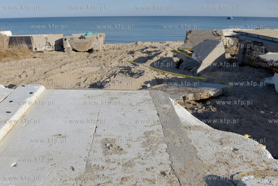 Mechelinki gm. Kosakowo (pow. Puck) Ogromne betonowo...