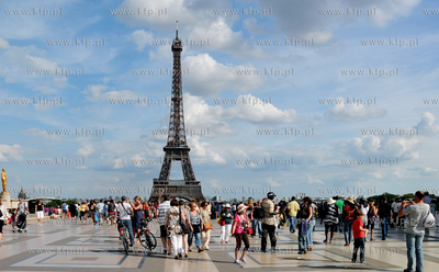 Wieza Eiffla w Paryzu widok z placu Trocadero

03.08.2010

Fot....