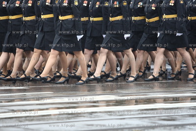 Kaliningrad , Rosja 09.05.2014 Parada na Placu Zwyciestwa...