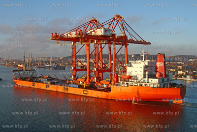 Nowe suwnice dla Baltyckiego Terminalu Kontenerowego...