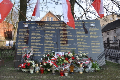 Koscierzyna - pamiatkowa tablica poswiecona ofiarom...