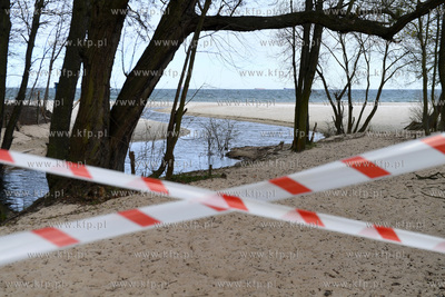 Zamknięta plaża w Jelitkowie podczas pandemii koronawirusa....