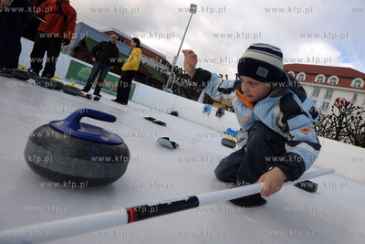 Sopot. W ostatni dzien slizgawni na molo, Sopot Curling...