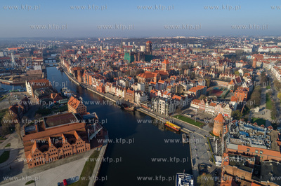 Gdansk, stare miasto, rzeka Motlawa, po lewej Wyspa...