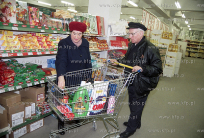 Zakupy w centrum handlowym ETC zlokalizowanym w dawnym...