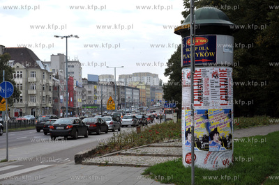 Gdank Wrzeszcz - slup ogloszeniowy na rogu ulic Uphagena...
