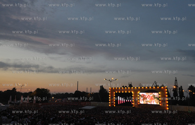 Gdansk. Mistrzostwa europy w pilce noznej. Kibice ogladaja...