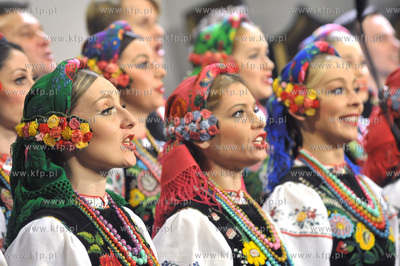 Koncert koled w wykonaniu zespolu Mazowsze w kosciele...