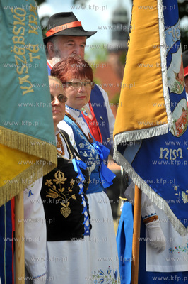 Zukowo na Kaszubach. Plac przed kosciolem sw. Jana...