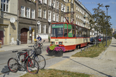 Gdańsk, ul. Wróbla. Tramwaj 105Na, używany jak omiejsce...