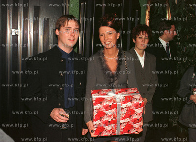 Brat Bogdana Przemyslaw Walesa z zona Joanna i prezentem...