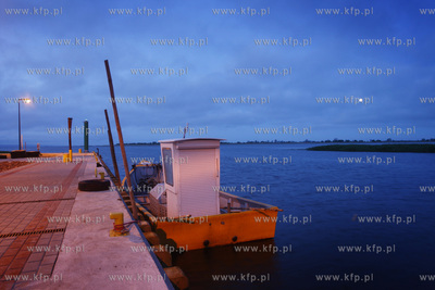 Zalew Wislany. Port w Katach rybackich. 12.05.2009...