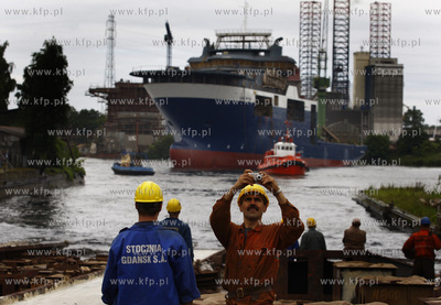 Stocznia Gdansk S.A.. Wodowanie jednostki typu offshore...