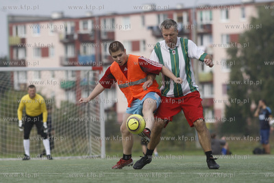 Gdansk Zaspa. Pilkarski turniej dzikich druzyn Do przerwy...