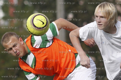 Gdansk Zaspa. Pilkarski turniej dzikich druzyn Do przerwy...