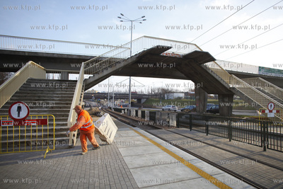 Gdańsk. Próbny przejaz tramwaju po zmodernizowanym...