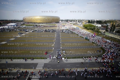 Gdansk Arena. Kibice wchodza na mecz mistrzostw europy...