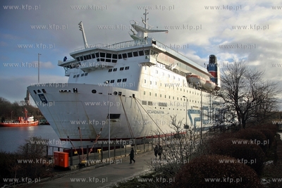 Gdansk Nowy Port. Prom Scandinavia plywajacy na trasie...