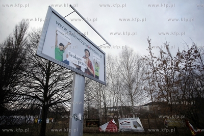 Gdansk. Billbord Dziewczyny z Dredami, ktora szuka...